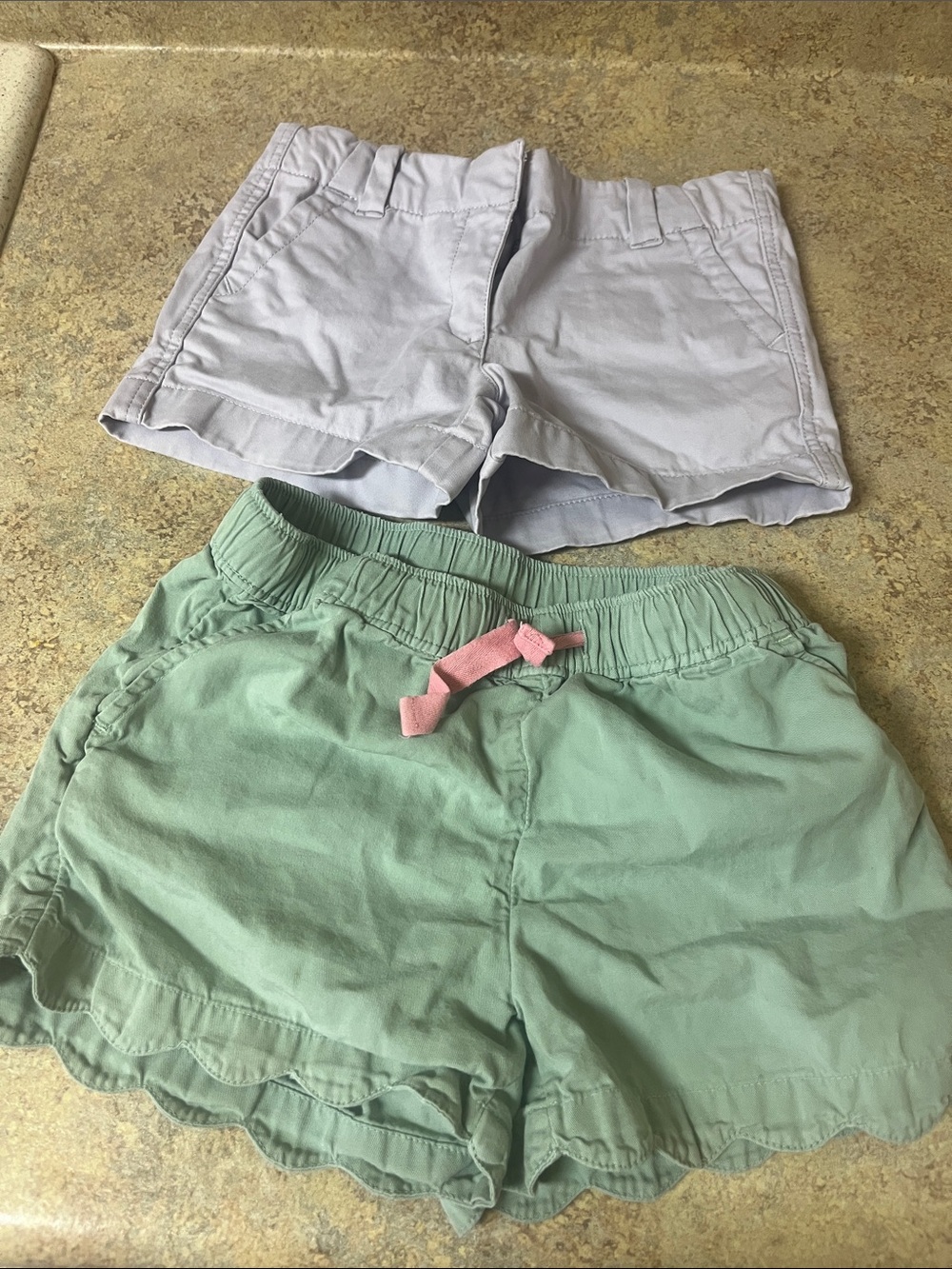 Girls vineyard vines Green scalloped shorts